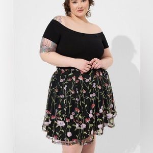 Torrid Mini Embroidered Pleated Floral Skirt Size 00